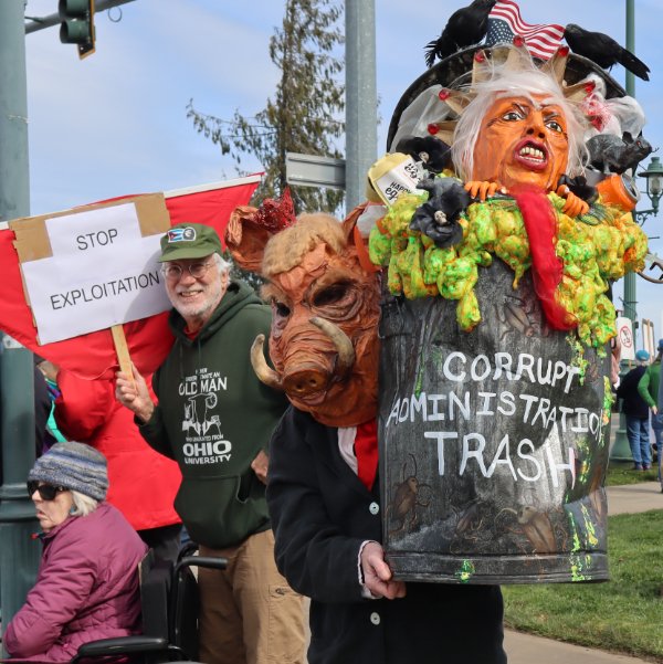 trashcan with Trump inside